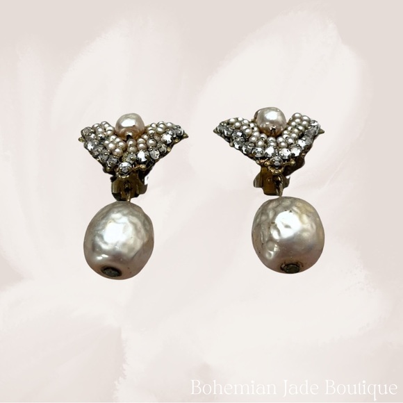 Miriam Haskell Signed Vintage Pearl Drop Clip On Earrings - Picture 2 of 5